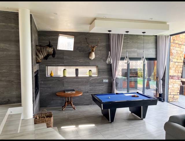 6 BEDROOM HOUSE FOR SALE IN HOOG EN DROOG